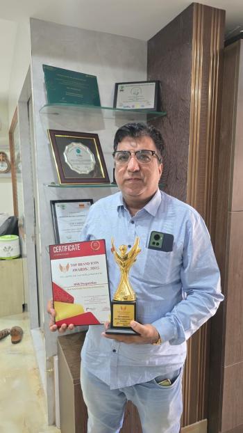 SSB Properties - Top Brand Icon Awards 2025 - Presented by N Gupta _ Vice President Eminent Researcs