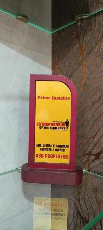 Vishal V Parwani of SSB Properties is reognised as Entrepreneur of the Year 2022 for extra ordinary service and dedication in the profession by The Prime Insights
