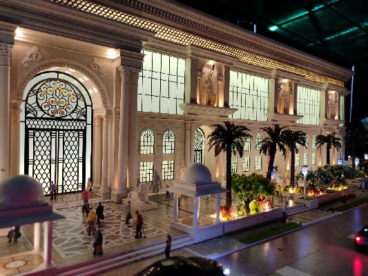 Omaxe Chowk, Delhi - Commercial Shops & Showrooms