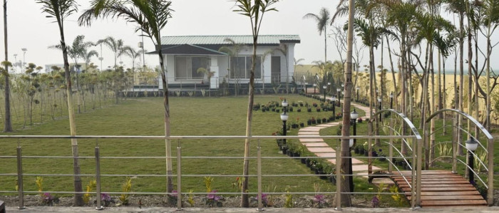 SS Sainik Farms, Noida - Farm House