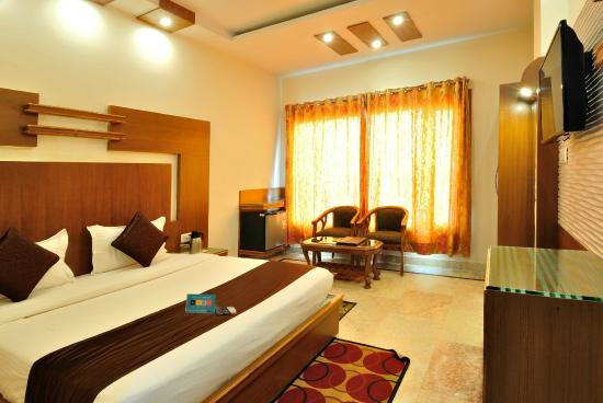 Adinath Green Meadow, Agra - Hotel & Restuarent