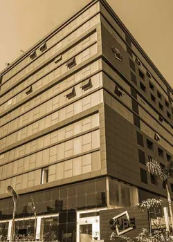 Ps Qube, E M Bypass, Kolkata