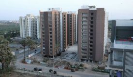 White Bellacasaa, Surat - White Bellacasaa