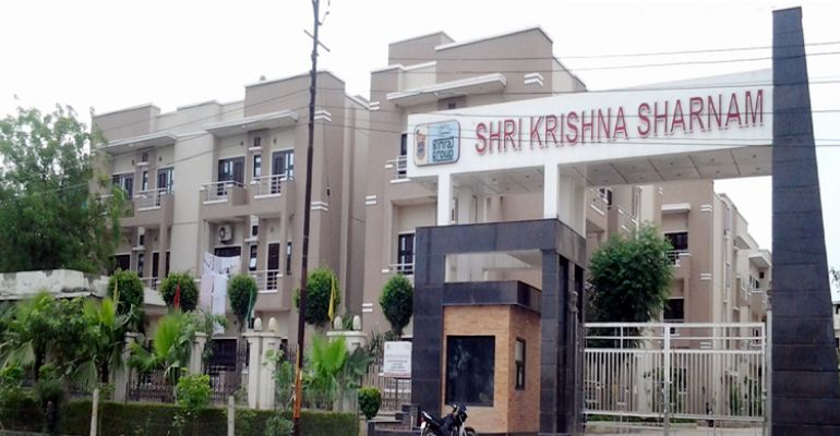 Giriraj Shri Krishna Sharnam, Vrindavan - Giriraj Shri Krishna Sharnam