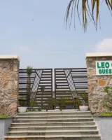 Leo Grand