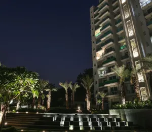 DLF Kings Court