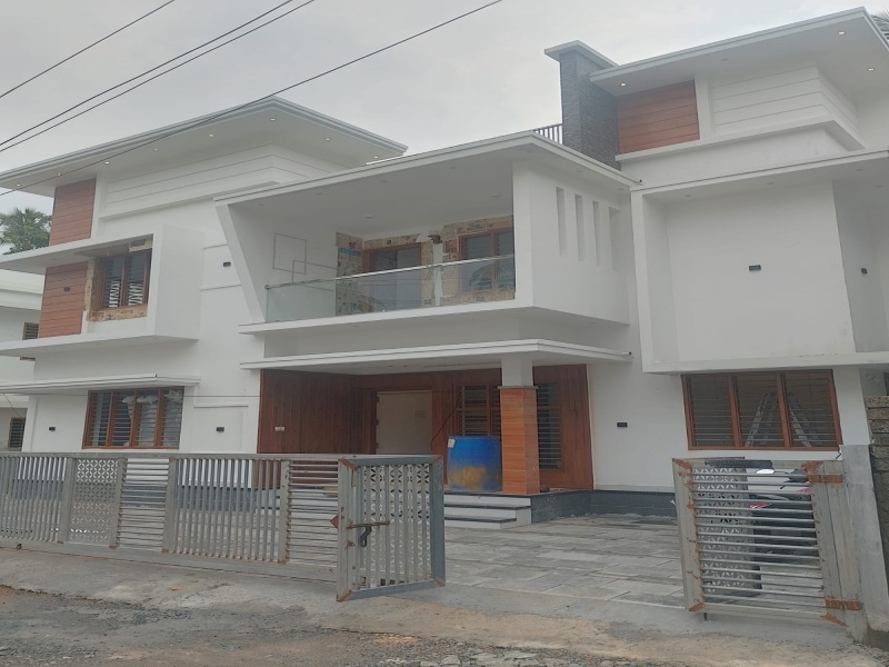 4 BHK 2000 Sq.ft. House for Sale in Mannuthy, Thrissur