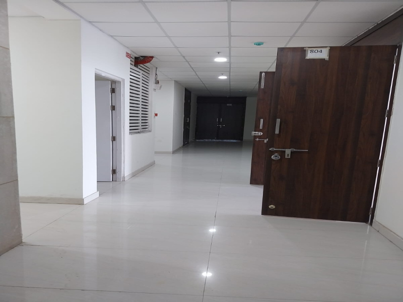  Office Space 660 Sq.ft. for Rent in Mumbai Pune Expressway