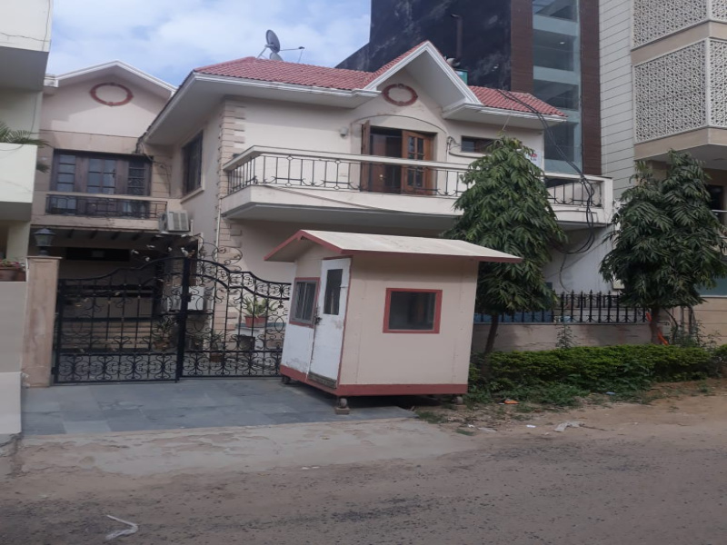 4 BHK 850 Sq. Yards House for Sale in Panchsheel Park, Delhi