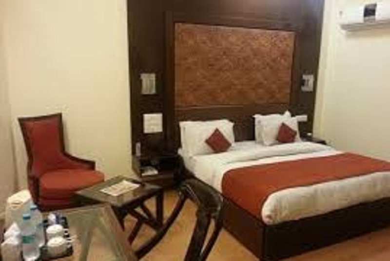 Hotels 9500 Sq.ft. for Rent in Pune Station Road