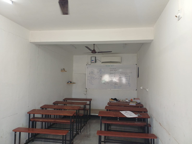  320 Sq.ft. Commercial Shop for Rent in Pij Road, Nadiad