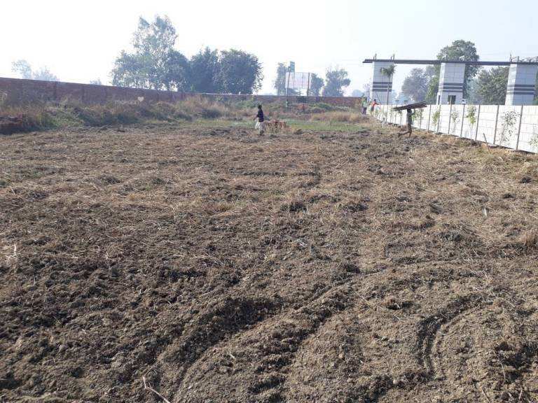 Commercial Land 2000 Sq.ft. for Sale in Jhansi Road, Gwalior