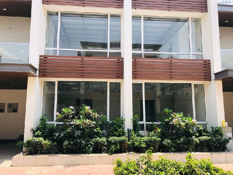 5 BHK House & Villa 4441 Sq.ft. for Sale in Karapakkam, Chennai