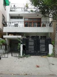 2 BHK Flat for Rent in Block C Defence Colony, Delhi