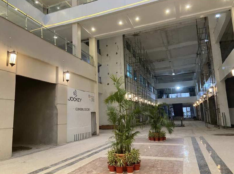  Commercial Shop 15000 Sq.ft. for Rent in Sector 75 Noida