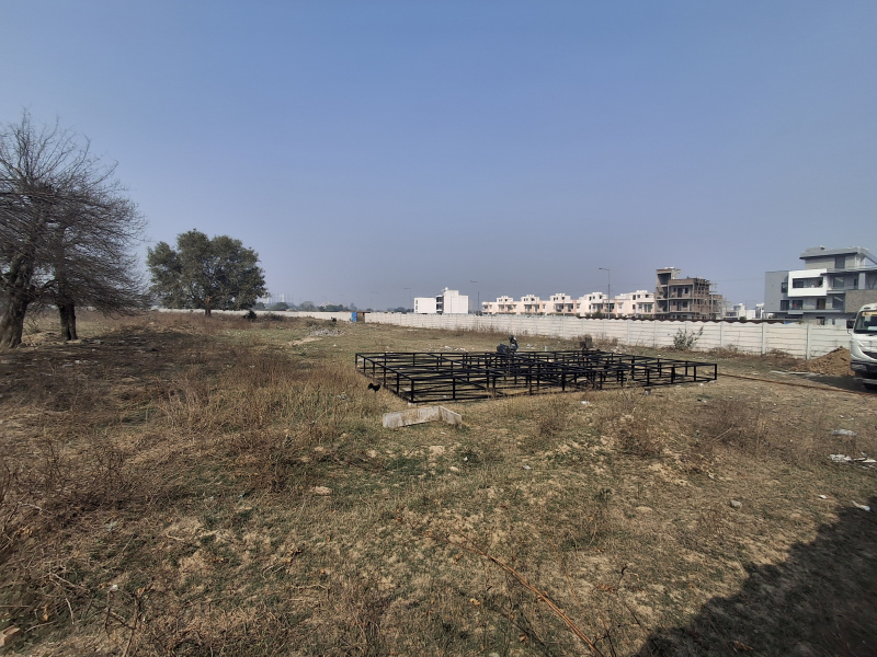 3.5 BHK Apartment 2400 Sq.ft. for Sale in Yamuna Expressway, Greater Noida