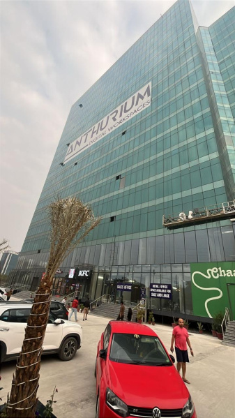  Commercial Shop 1350 Sq.ft. for Sale in Sector 73 Noida