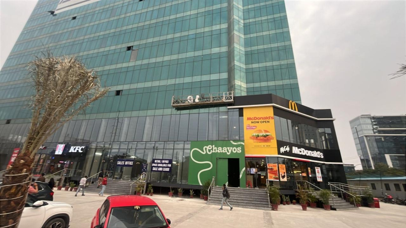 Commercial Shop 1350 Sq.ft. for Sale in Sector 73 Noida