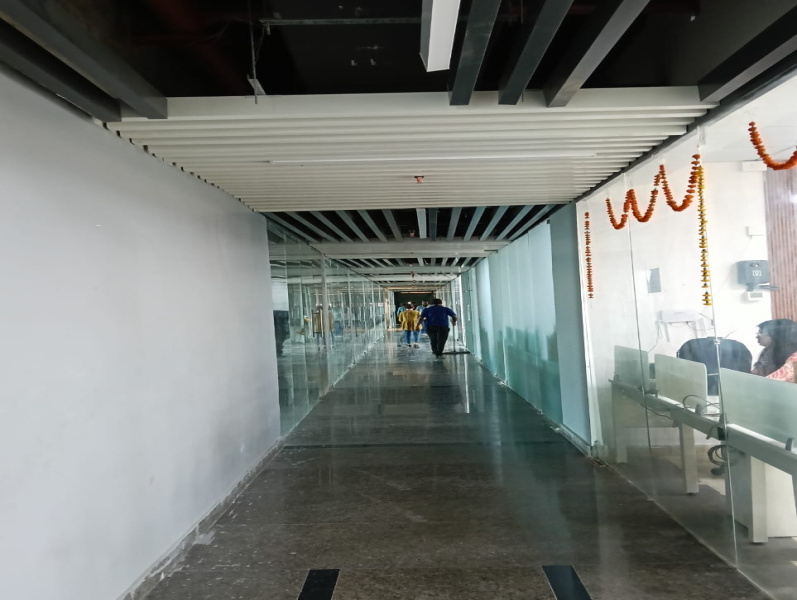  Commercial Shop 1350 Sq.ft. for Sale in Sector 73 Noida