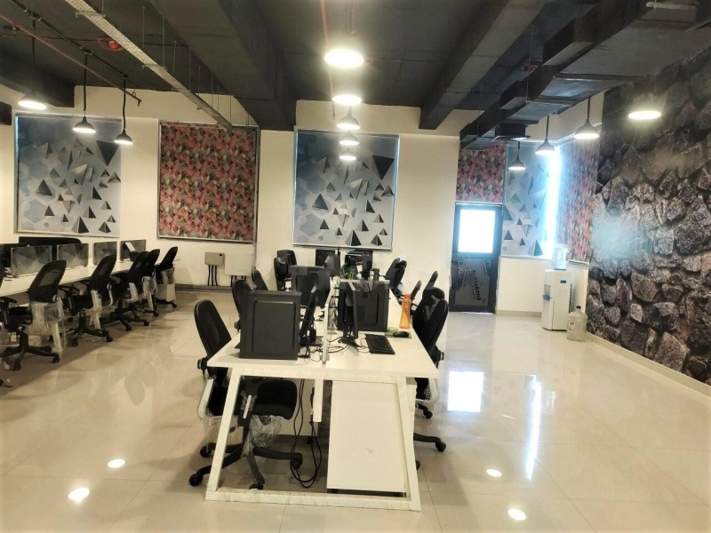  Office Space 6500 Sq.ft. for Rent in Fergusson College Road, Pune