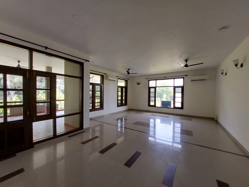 4 BHK Builder Floor 4500 Sq.ft. for Rent in Sector 9 Chandigarh