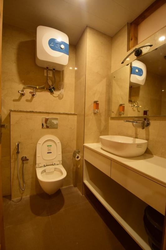  250000 Sq.ft. Hotels for Rent in Mall Road, Manali