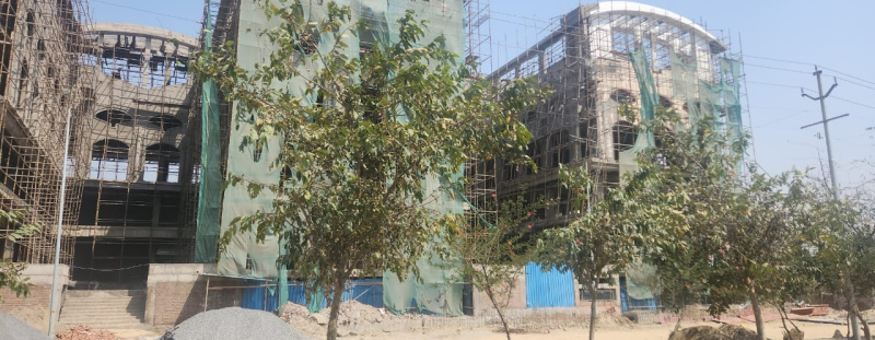  350 Sq.ft. Commercial Shop for Sale in Yamuna Expressway, Greater Noida