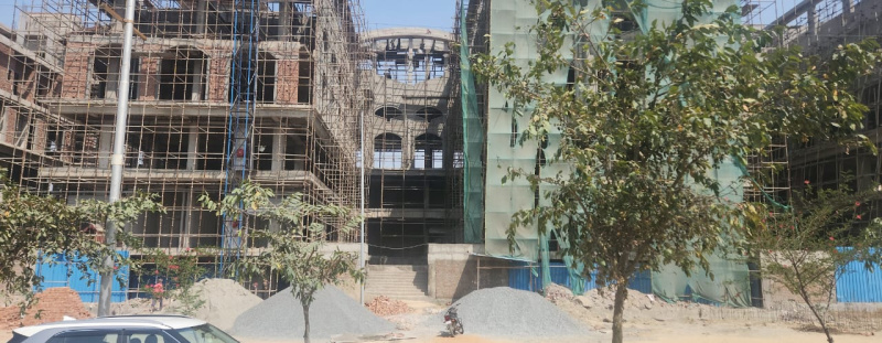  350 Sq.ft. Commercial Shop for Sale in Yamuna Expressway, Greater Noida