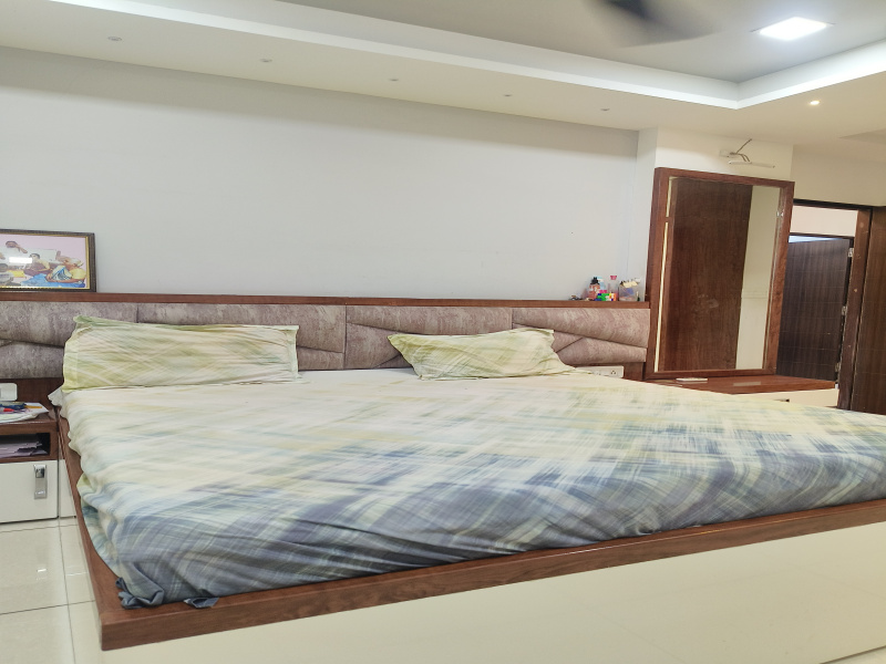 3 BHK Apartment 1650 Sq.ft. for Sale in Thaltej, Ahmedabad