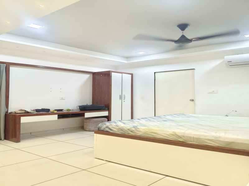 3 BHK Apartment 1650 Sq.ft. for Sale in Thaltej, Ahmedabad