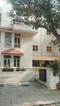 2 BHK Flat for Rent in South City, Gurgaon