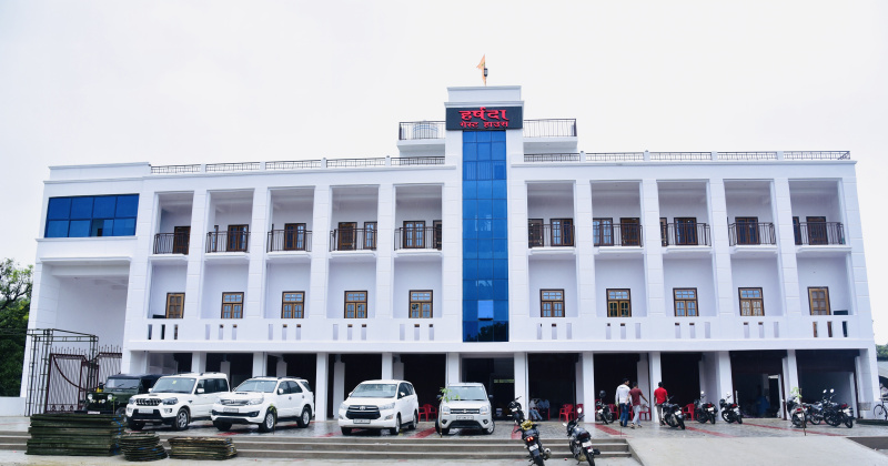  21000 Sq.ft. Guest House for Sale in Gosainganj, Lucknow