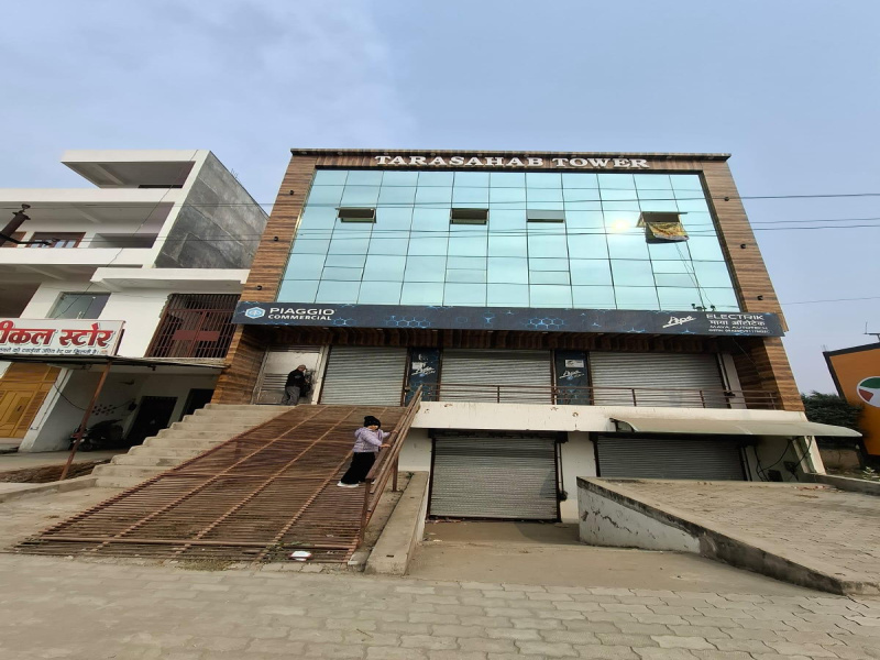  2300 Sq.ft. Showroom for Rent in Ashok Nagar, Etawah