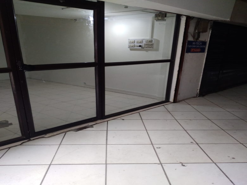  Commercial Shop 500 Sq.ft. for Rent in Shivaji Nagar, Pune