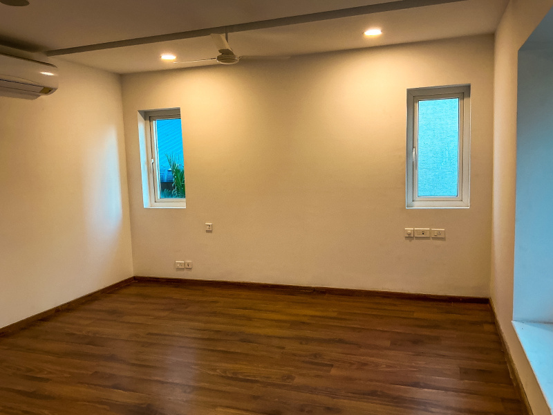 4 BHK Villa 5500 Sq.ft. for Sale in Akkarai, Chennai