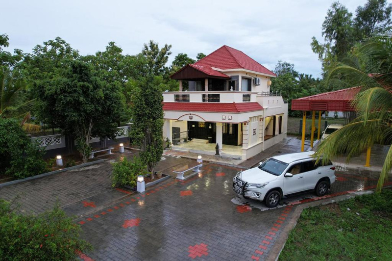 4 BHK Farm House 6 Acre for Sale in Peranamallur, Tiruvannamalai