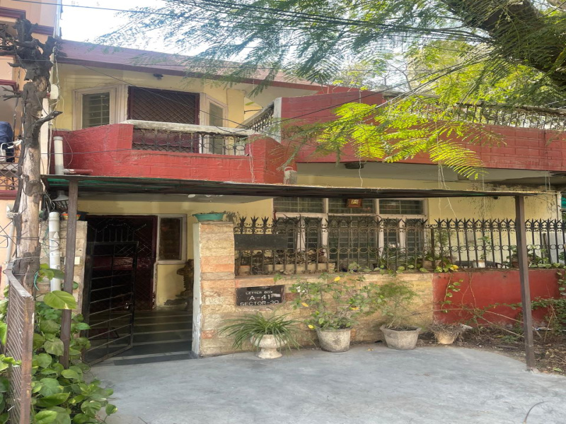 3 BHK 132 Sq. Meter House for Sale in Sector 30 Noida