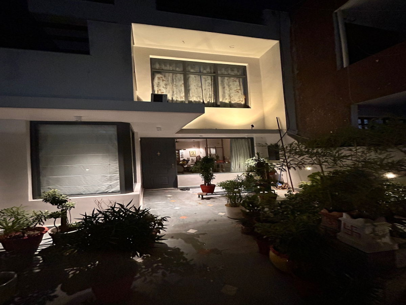 6 BHK 300 Sq. Meter House for Sale in Block A Sector 31, Noida