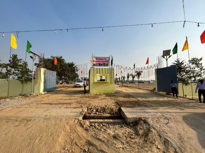  Residential Plot 200 Sq. Yards for Sale in Yamuna Expressway, Greater Noida