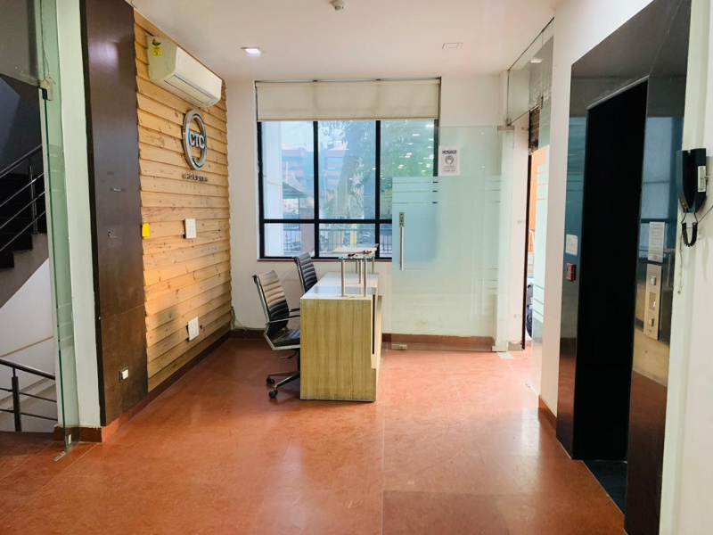  Office Space 2200 Sq.ft. for Rent in Udyog Vihar, Gurgaon