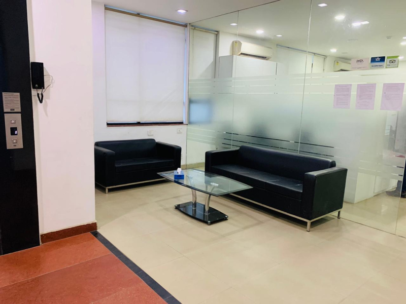  Office Space 2200 Sq.ft. for Rent in Udyog Vihar, Gurgaon