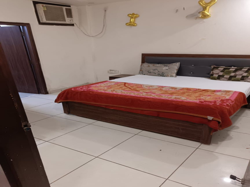  Guest House 2600 Sq.ft. for Rent in Sector 57 Noida