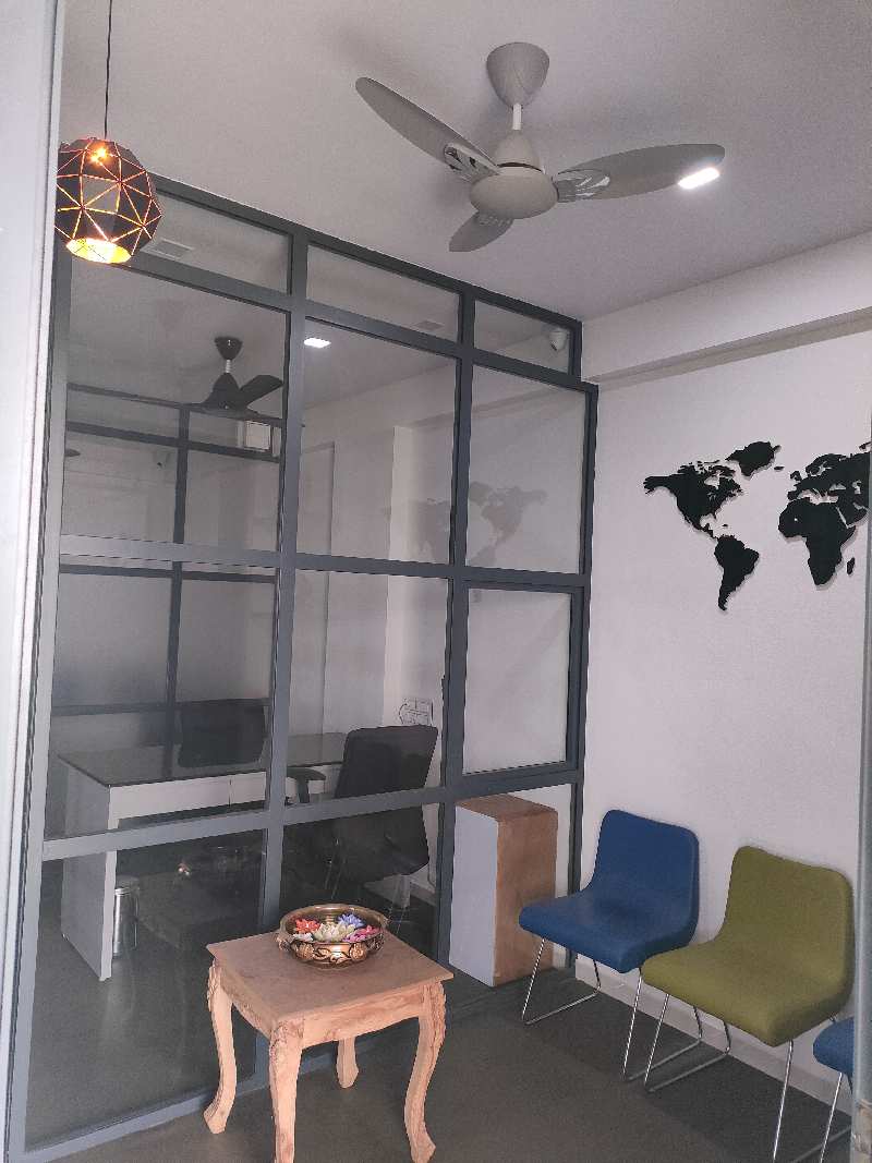  Office Space 902 Sq.ft. for Rent in Nana Varachha, Surat