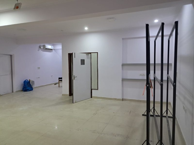  Showroom 3300 Sq.ft. for Rent in Sector 29 Gurgaon