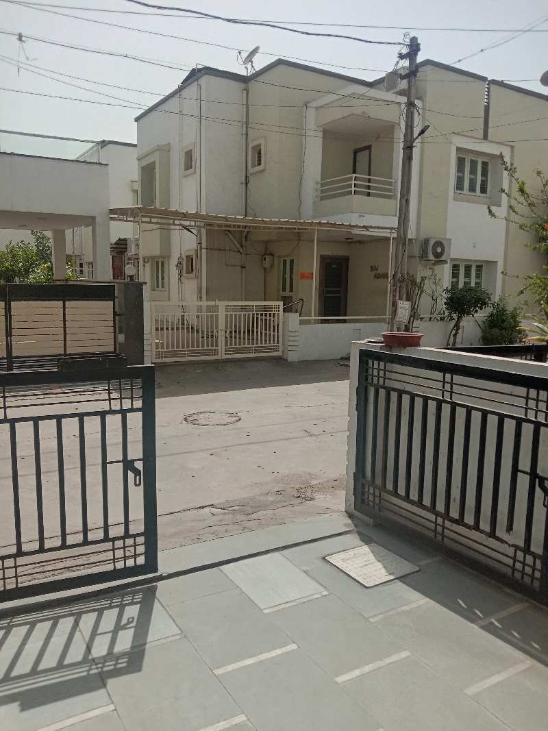  Guest House 1650 Sq.ft. for Rent in Kosamdi, Ankleshwar