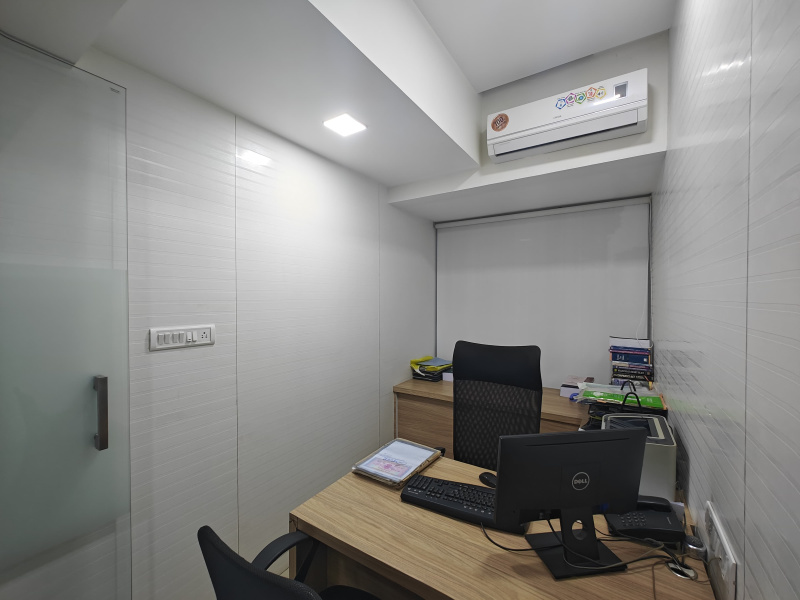  Office Space 1550 Sq.ft. for Sale in Veera Desai Road, Andheri West, Mumbai