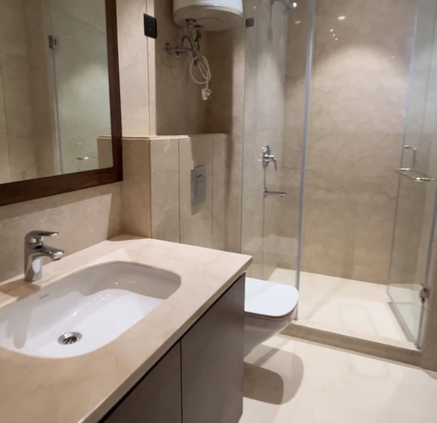 3 BHK 325 Sq. Yards Builder Floor for Sale in Block D, Defence Colony, Delhi