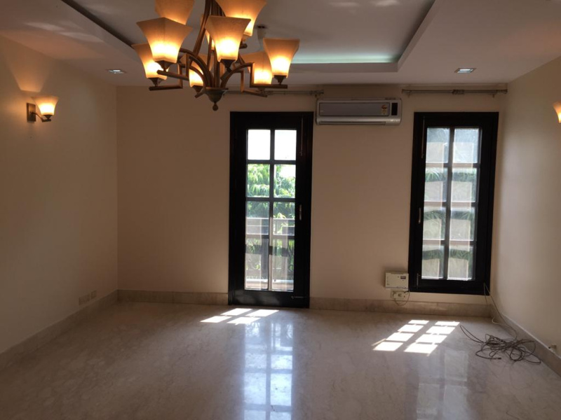 3 BHK Builder Floor 325 Sq. Yards for Sale in Block C Defence Colony, Delhi