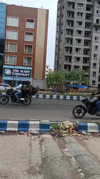 23000 Sq.ft. Business Center for Sale in Chinar Park, Kolkata