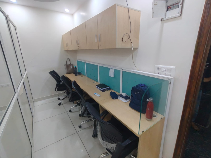  Office Space 350 Sq.ft. for Rent in Laxmi Nagar, Delhi